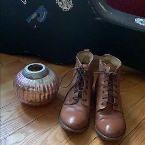 FRYE Carson lace-up booties size 9